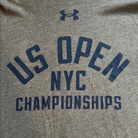 US Open Tennis Under Armour Gray Long Sleeve Tee with Blue Print- unisex - Picture 3 of 5